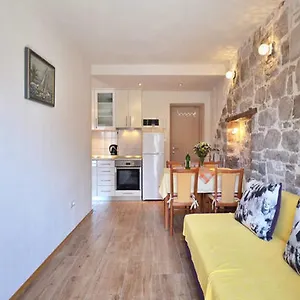 Nada , Split Kroatië
